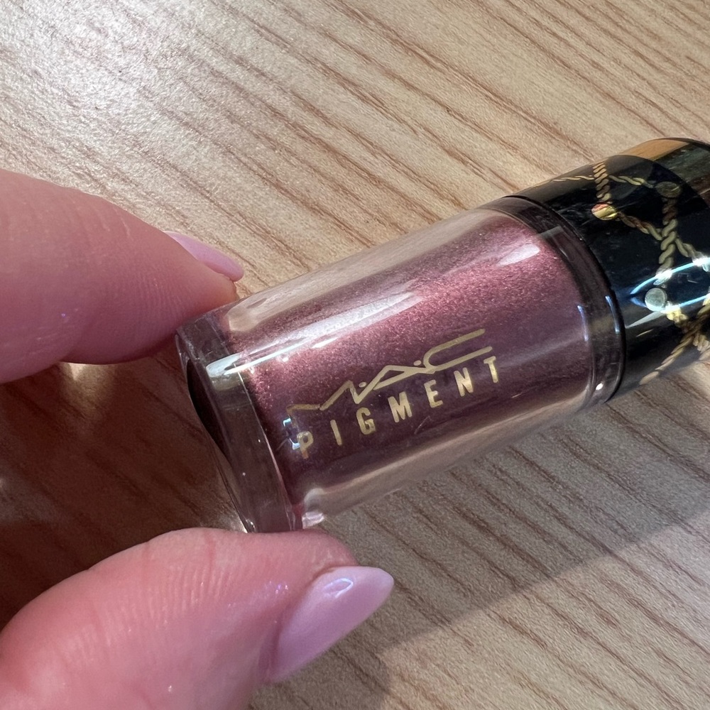 MAC Holiday Collection Heritage Rouge Pigment